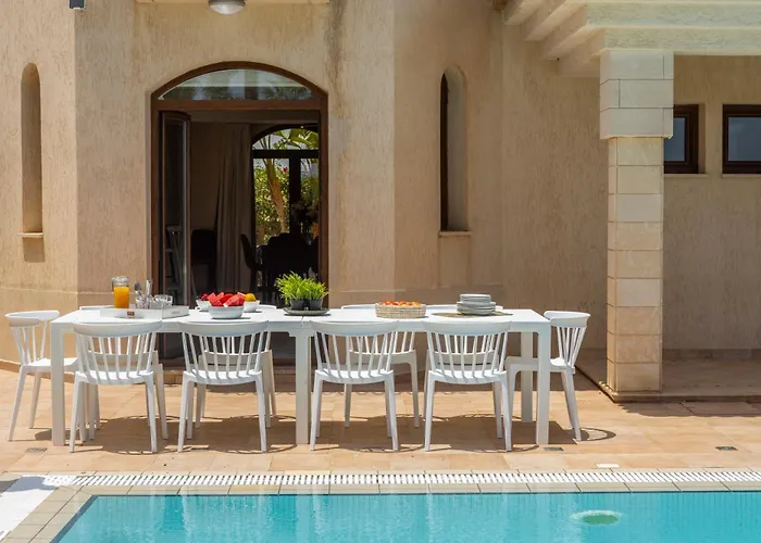 Sunnyvillas: 4br Seafront Villa*private Pool*bw44 Protaras